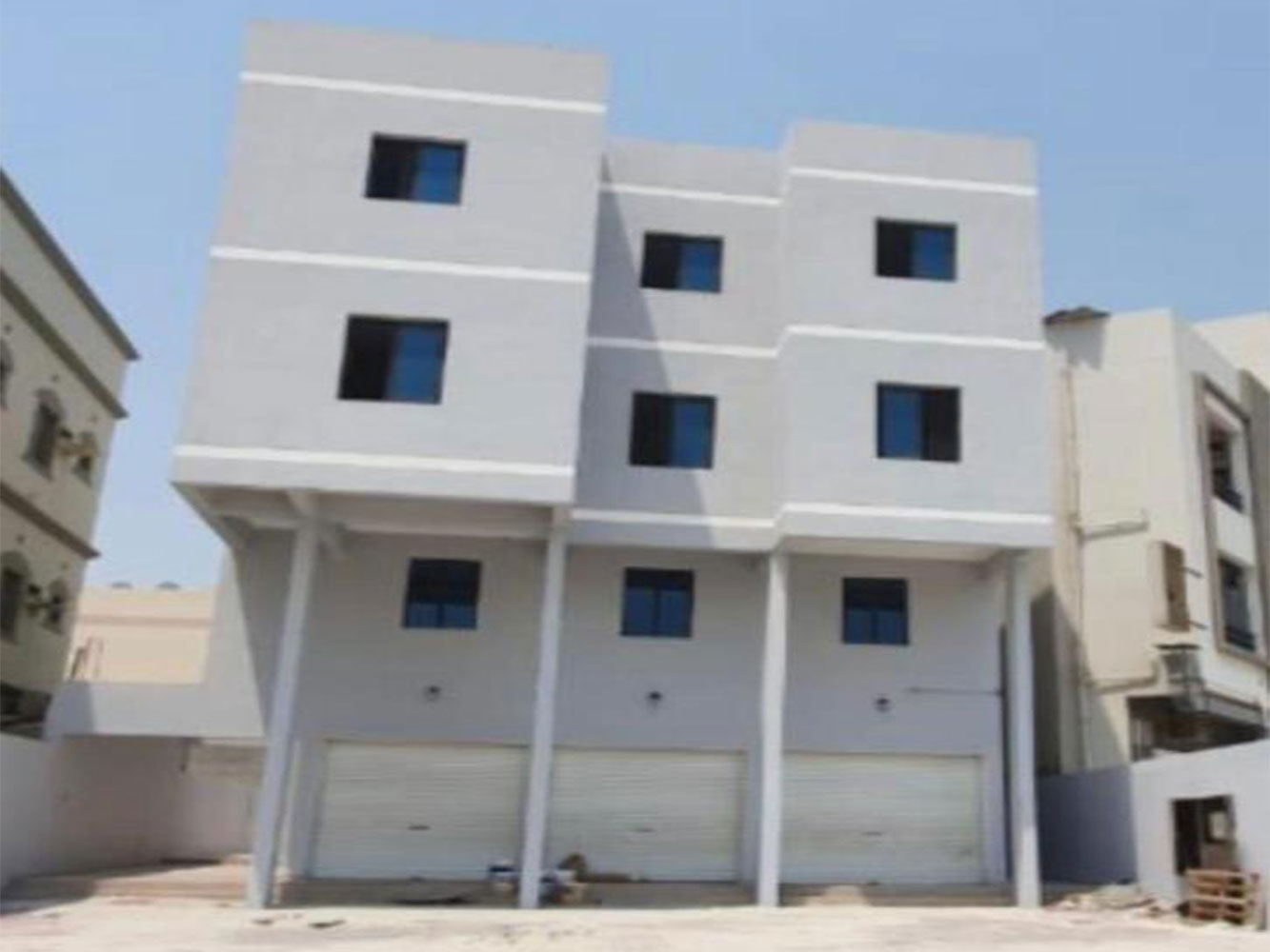 صورة مبنى للبيع في العكر #724 0