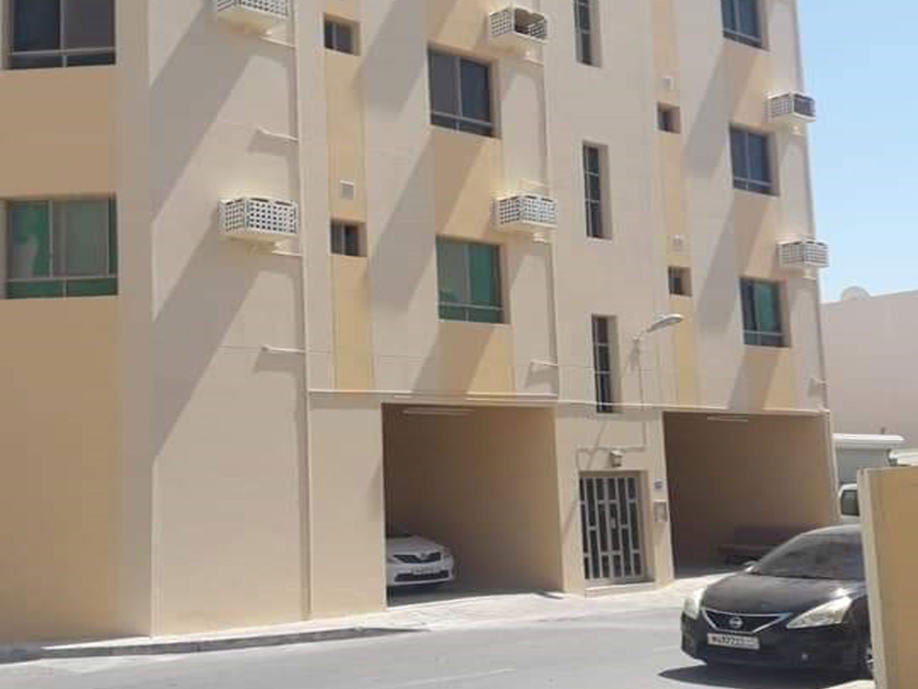 صورة مبنى للبيع في شهركان #738 0