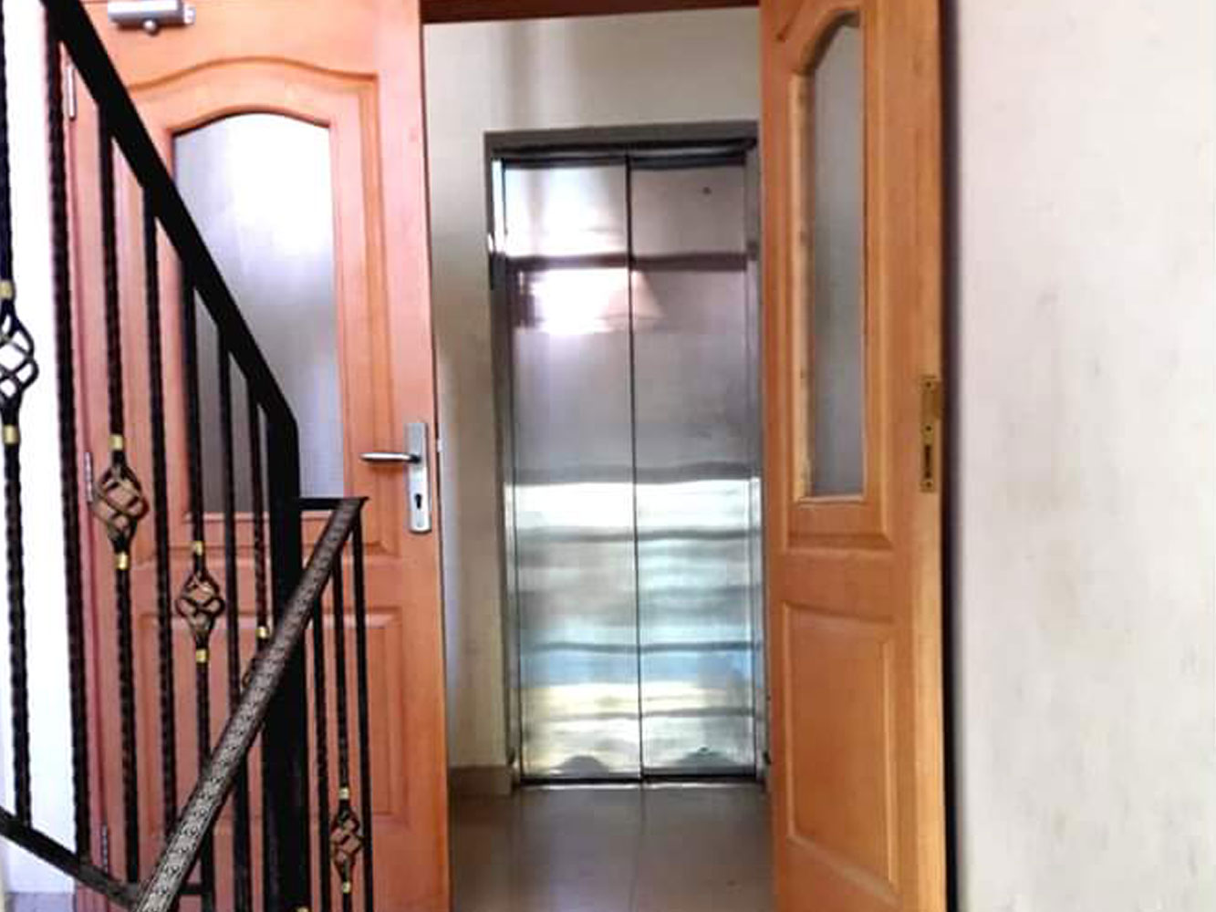 صورة مبنى للبيع في شهركان #738 2