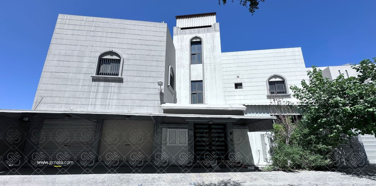 صورة فيلا للبيع في سترة #7451 0