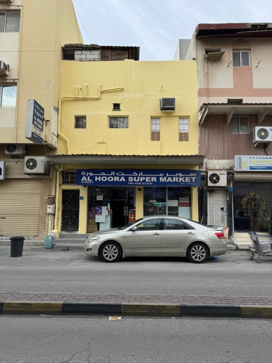 صورة مبنى للبيع في الحورة #8656 0