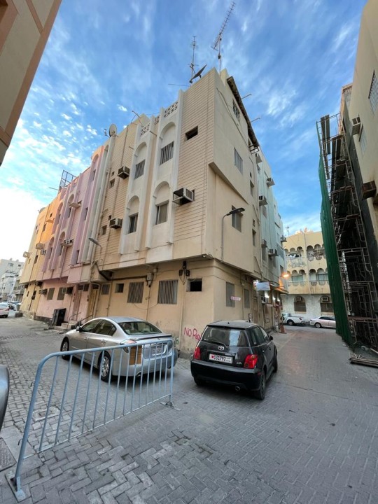 صورة مبنى للبيع في الحورة #8661 0