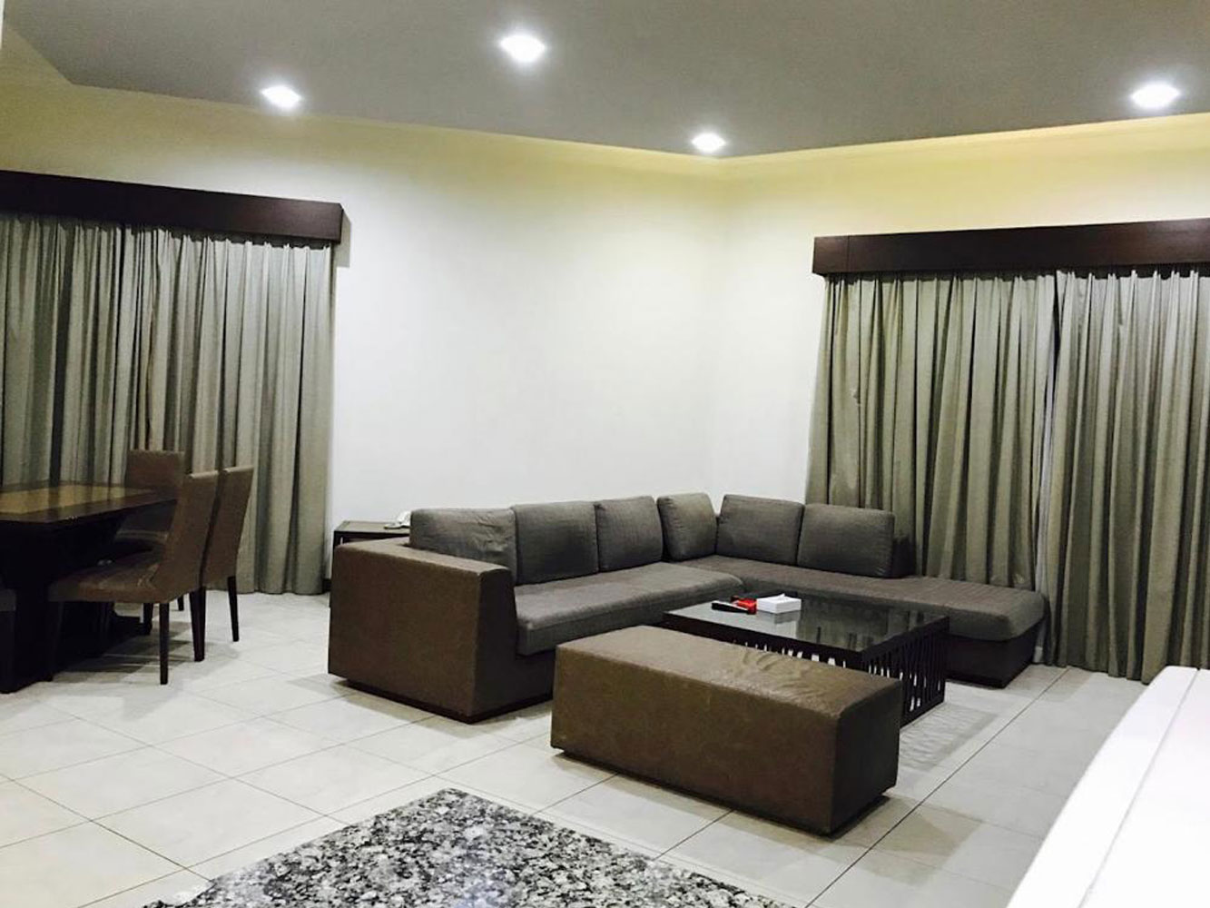 صورة مبنى للبيع في الجفير #945 2